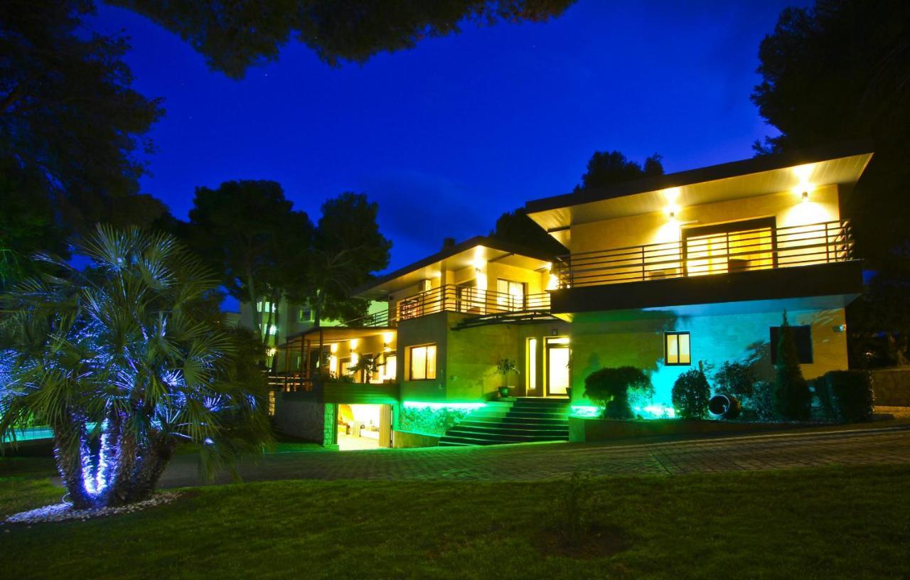 סאלו Villa Planet מראה חיצוני תמונה